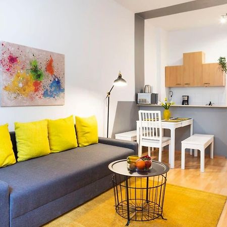 Cozy 2 Room Apartment Next To Hermannstrasse Berlin Exteriör bild