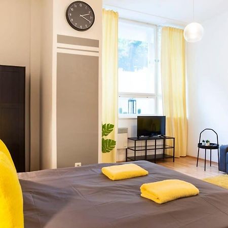 Cozy 2 Room Apartment Next To Hermannstrasse Berlin Exteriör bild