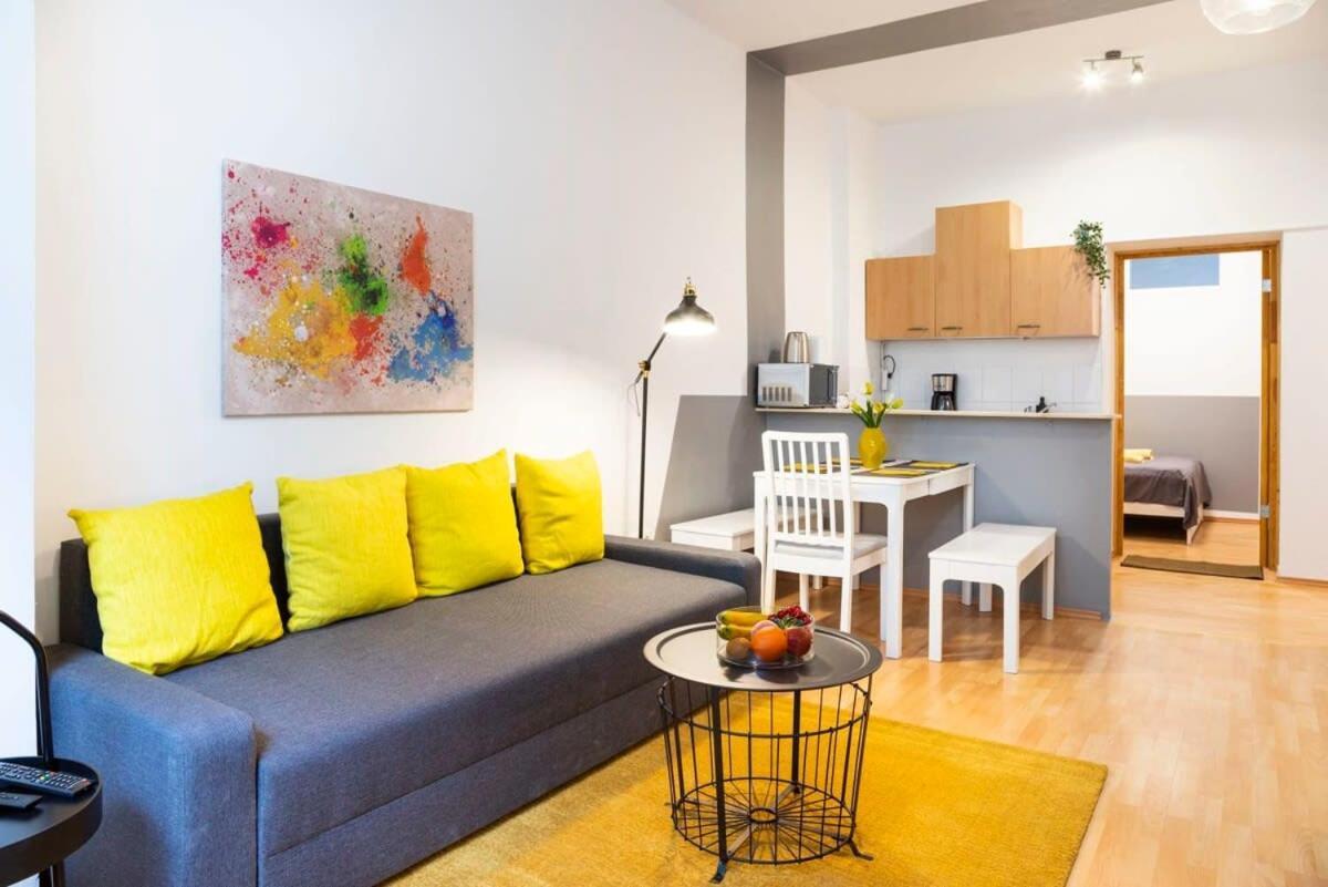 Cozy 2 Room Apartment Next To Hermannstrasse Berlin Exteriör bild
