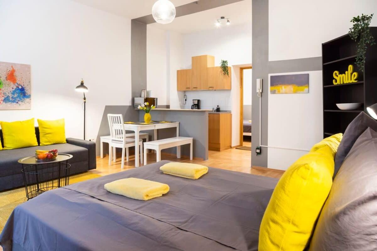 Cozy 2 Room Apartment Next To Hermannstrasse Berlin Exteriör bild