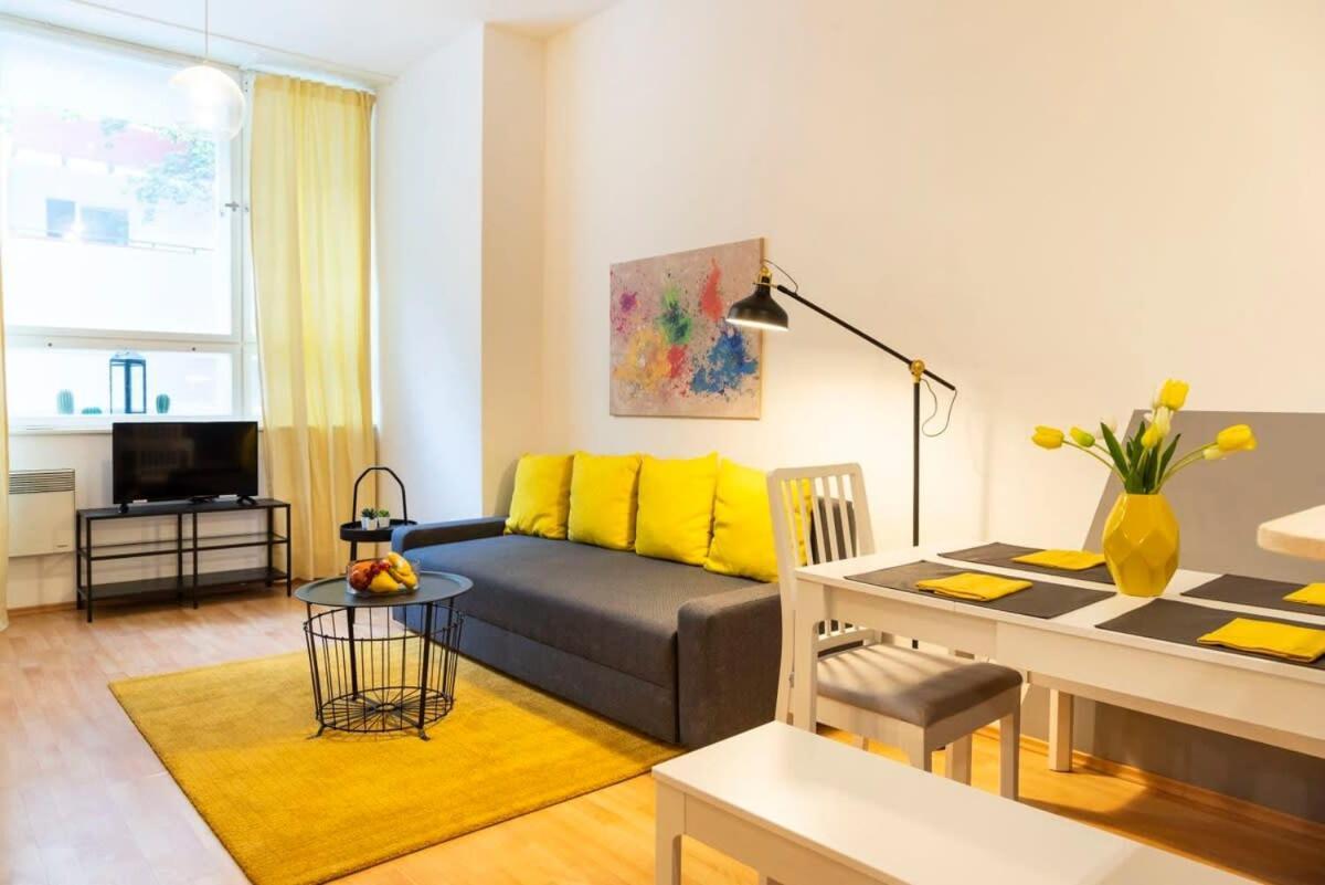 Cozy 2 Room Apartment Next To Hermannstrasse Berlin Exteriör bild
