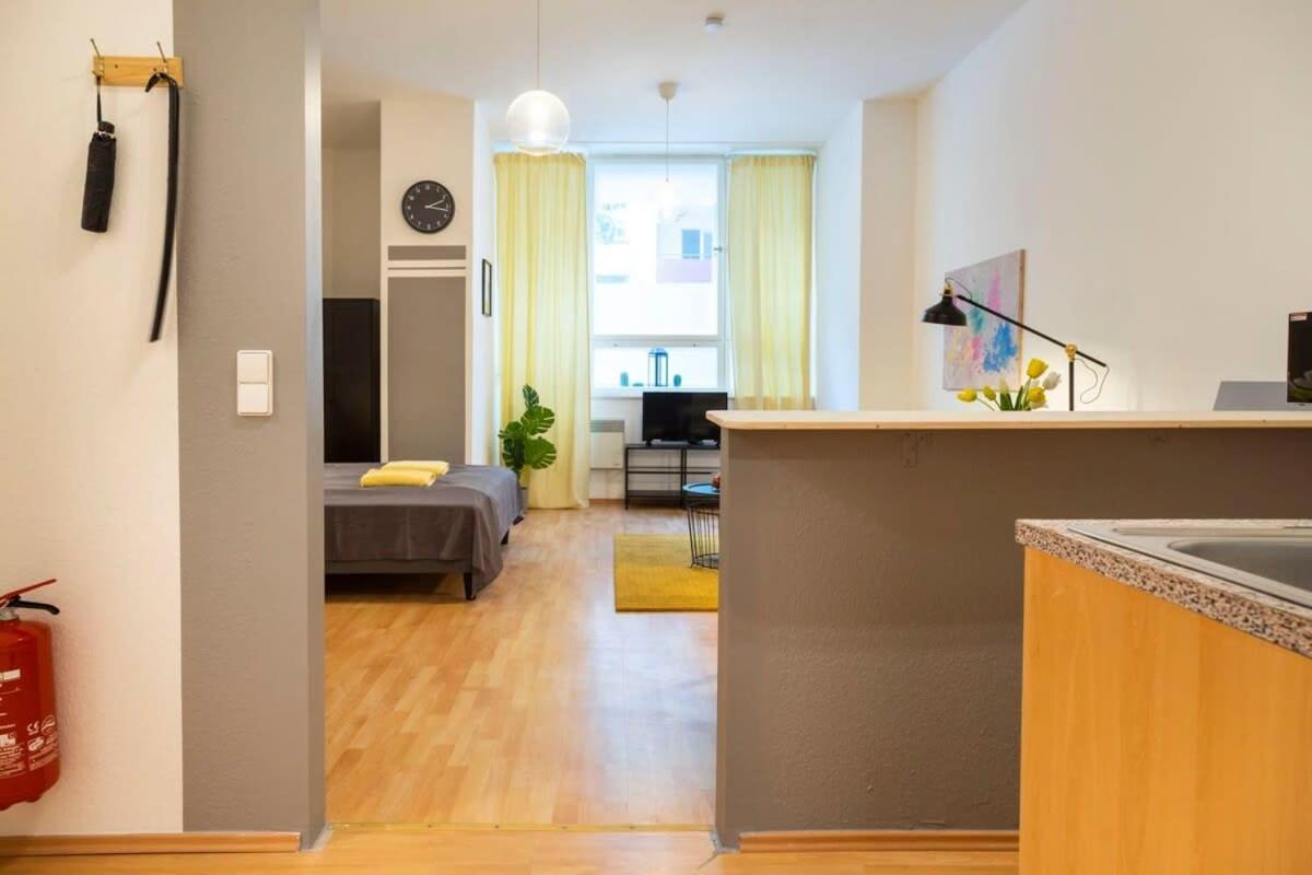 Cozy 2 Room Apartment Next To Hermannstrasse Berlin Exteriör bild