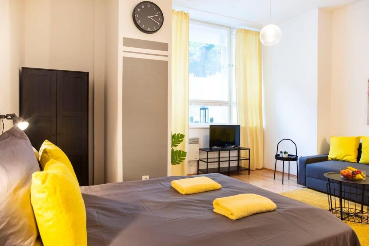 Cozy 2 Room Apartment Next To Hermannstrasse Berlin Exteriör bild