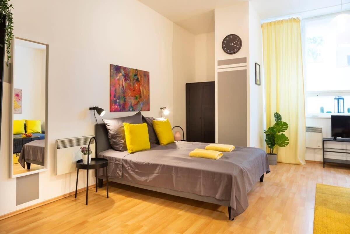 Cozy 2 Room Apartment Next To Hermannstrasse Berlin Exteriör bild