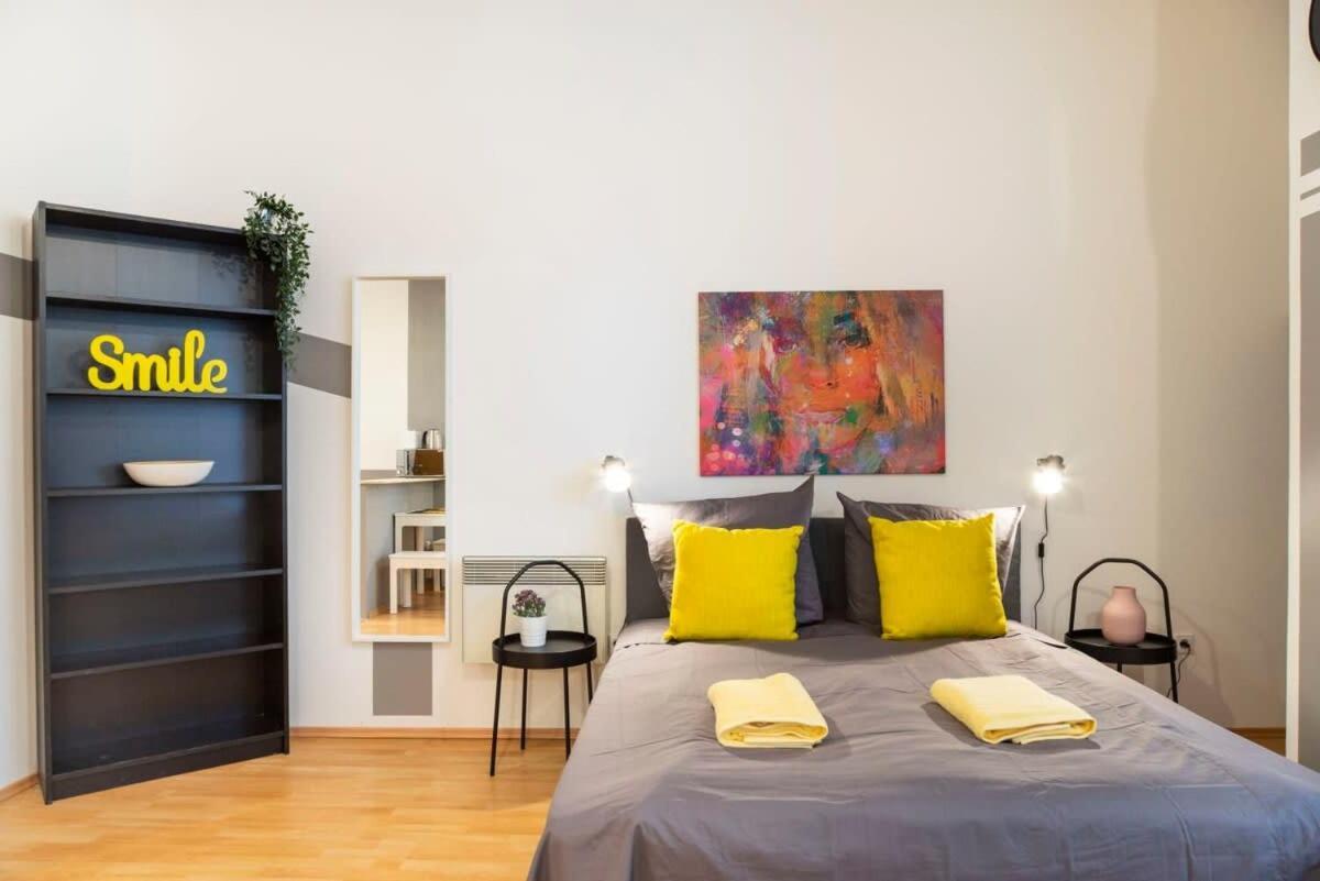 Cozy 2 Room Apartment Next To Hermannstrasse Berlin Exteriör bild