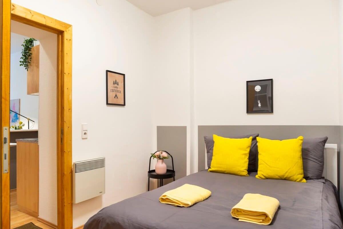 Cozy 2 Room Apartment Next To Hermannstrasse Berlin Exteriör bild