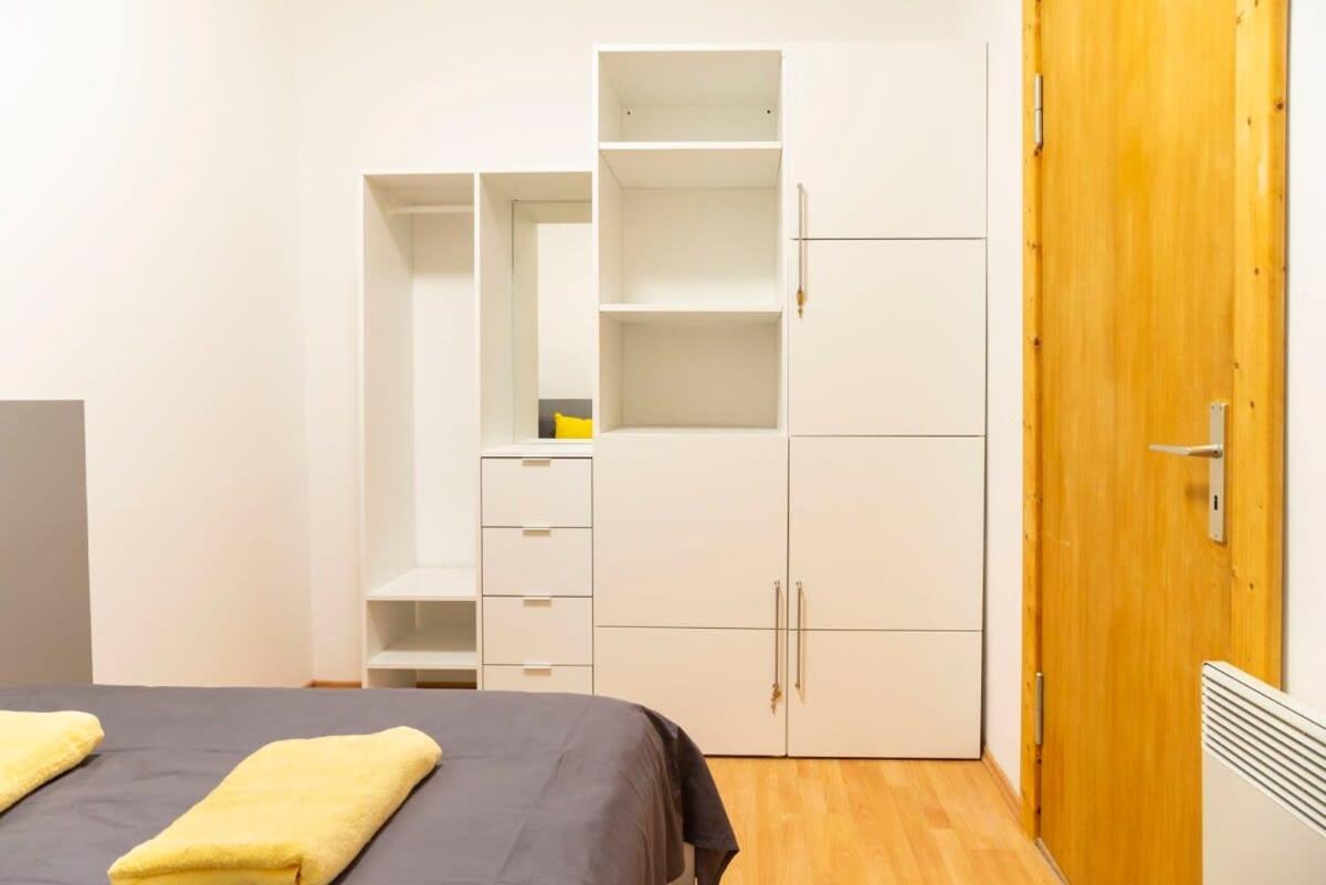 Cozy 2 Room Apartment Next To Hermannstrasse Berlin Exteriör bild