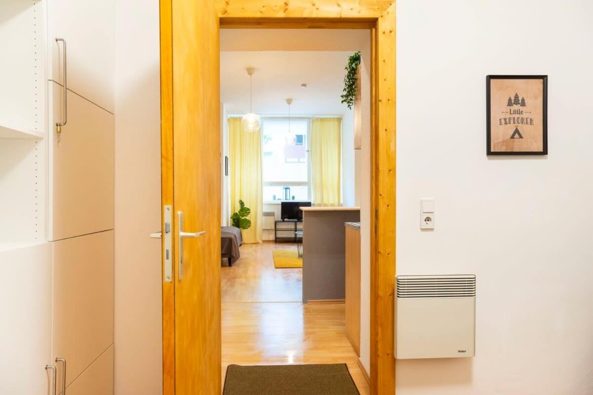 Cozy 2 Room Apartment Next To Hermannstrasse Berlin Exteriör bild