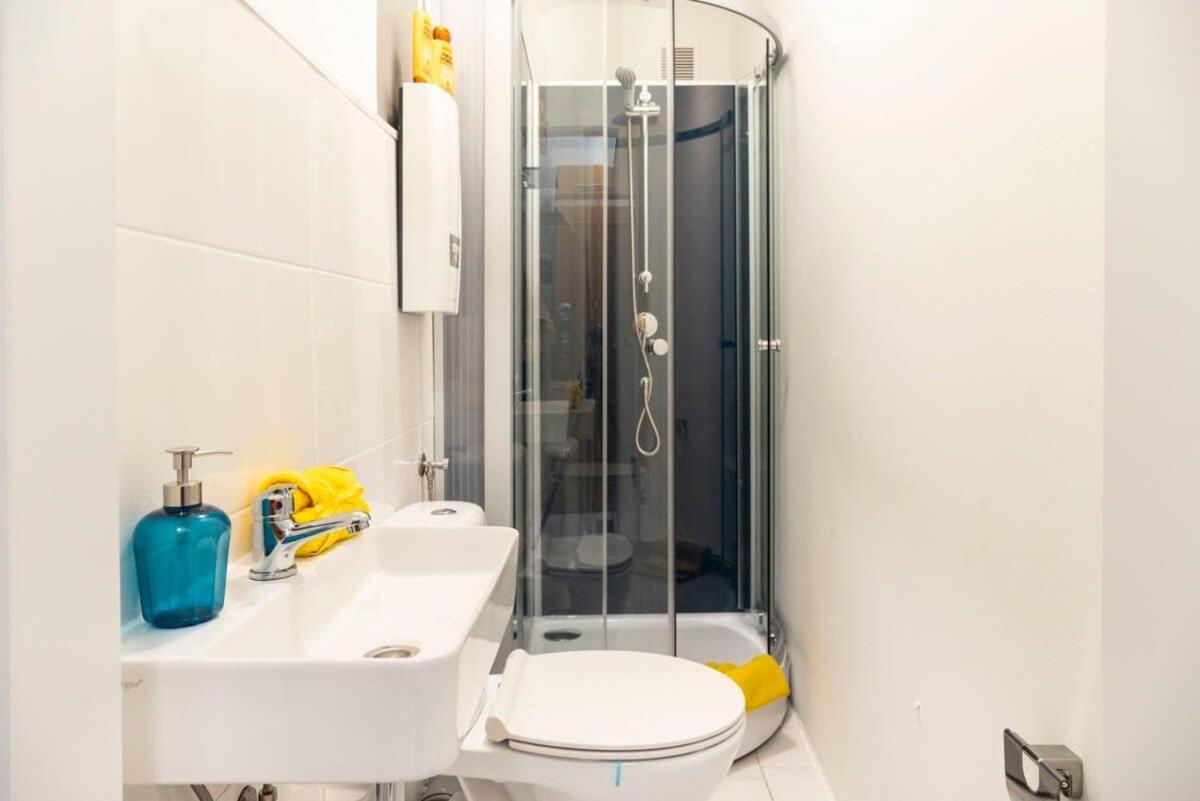 Cozy 2 Room Apartment Next To Hermannstrasse Berlin Exteriör bild
