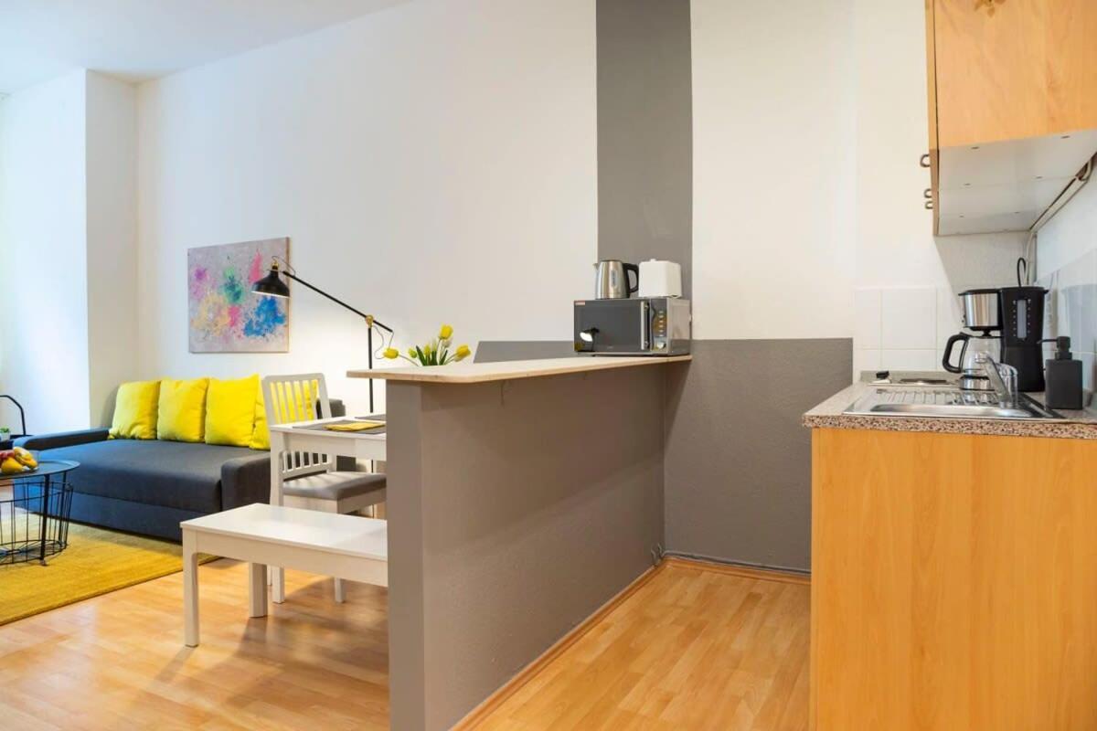Cozy 2 Room Apartment Next To Hermannstrasse Berlin Exteriör bild