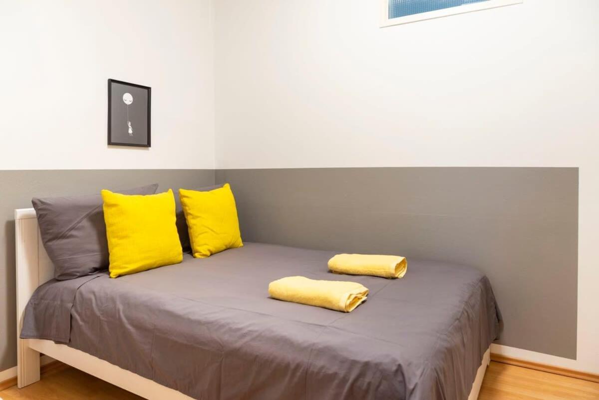 Cozy 2 Room Apartment Next To Hermannstrasse Berlin Exteriör bild